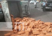 Camión con materiales de construcción se da vuelta en Boaco Accidente de tránsito con camión en Boaco