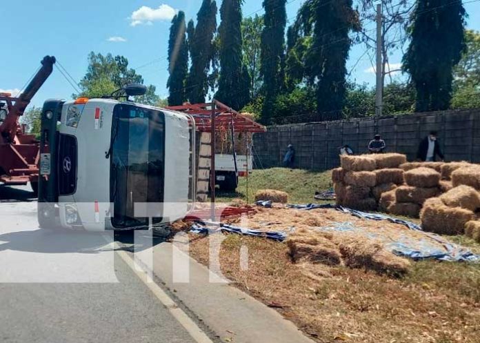 camion-paca-01 Accidente de tránsito con camión en Carretera Masaya a Tipitapa