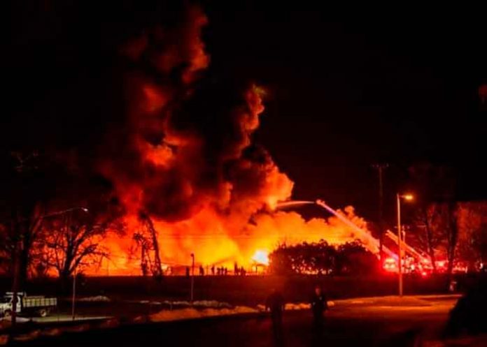 carolina-del-norte- Incendio en planta de Carolina del Norte podría causar explosión