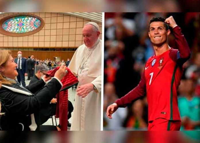 Mamá de CR7 le regaló al papa la camiseta de Portugal