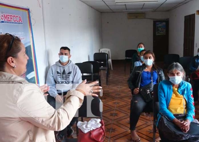 Entrega de créditos por parte del MEFCCA en Estelí