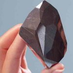 El mayor diamante negro natural del mundo, vendido por 4,3 MDD El mayor diamante negro natural del mundo, vendido por 4,3 MDD