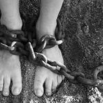 Mujer encadenada por su esposo en China