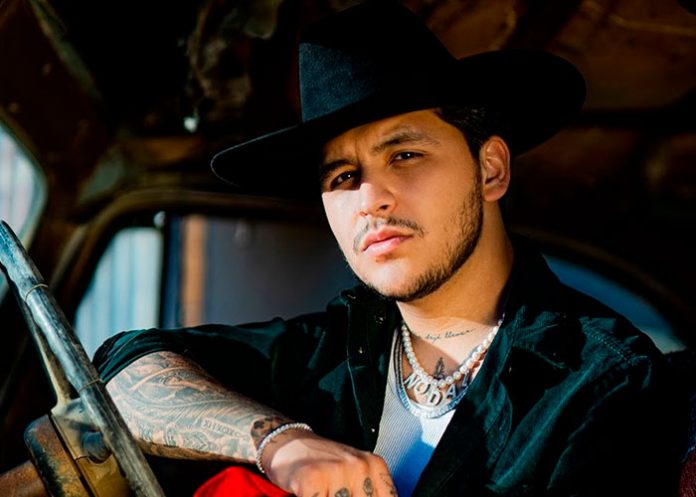 ¿Adiós amor? Nodal se borra el primer tatuaje de Belinda