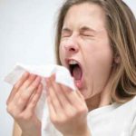 ¿Qué pasa si estornudas con los ojos abiertos?