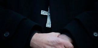 A podrirse en la cárcel sacerdote que drogó y violó a mujer en Florida