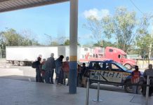 Autoridades de Guatemala detienen a masiva caravana de hondureños