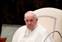 A "grito partido" hombre le dijo al Papa: ¡Esta no es la iglesia de Dios!
