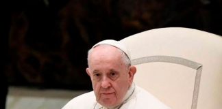 A "grito partido" hombre le dijo al Papa: ¡Esta no es la iglesia de Dios!