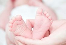 ¿Mal genético o reencarnación de Dios? nació un bebé con 8 extremidades ¿Mal genético o reencarnación de Dios? nació un bebé con 8 extremidades