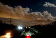 En Inglaterra miles de familias quedan en "oscurana" por tormenta Dudley