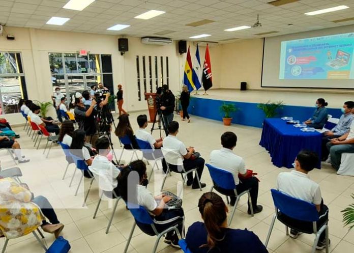 Foro educativo en Nicaragua sobre el internet seguro
