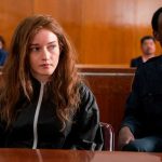 Podcast: Cultura de la estafa en Inventing Anna Escena de la serie Inventing Anna