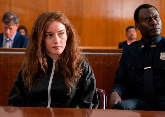 Escena de la serie Inventing Anna