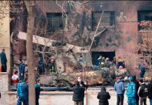 Al menos tres muertos tras estrellarse avión contra una escuela en Irán