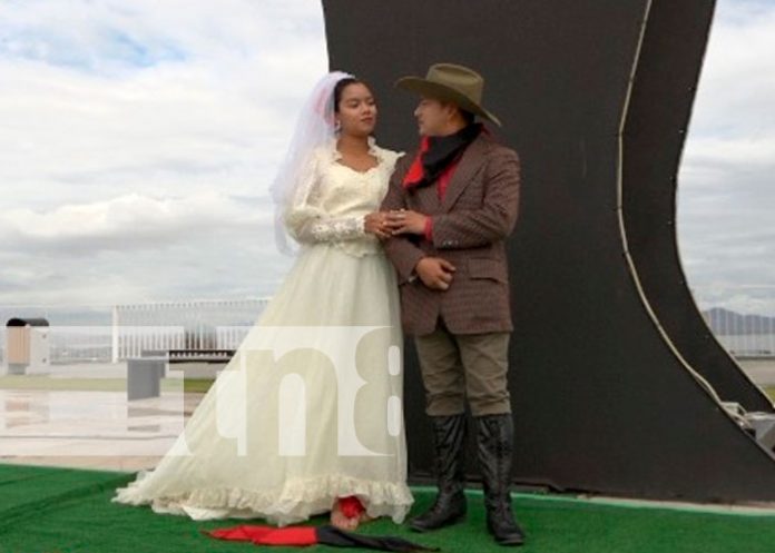 Homenaje a Sandino por parte de la juventud nicaragüense