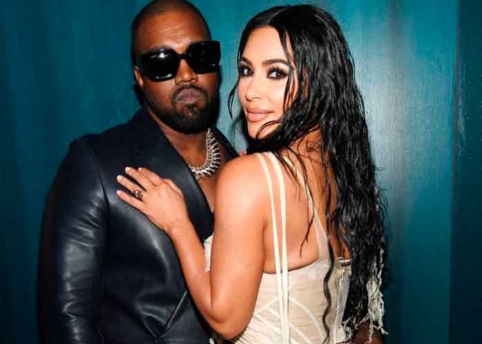 ¡El descaro! Kanye envía camioneta con flores a Kim tras dejar a Julia Fox