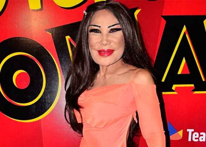 ¿Lyn May está pelona? Exhiben que no se puso bien la peluca