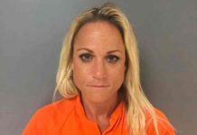 Maestra detenida en EEUU