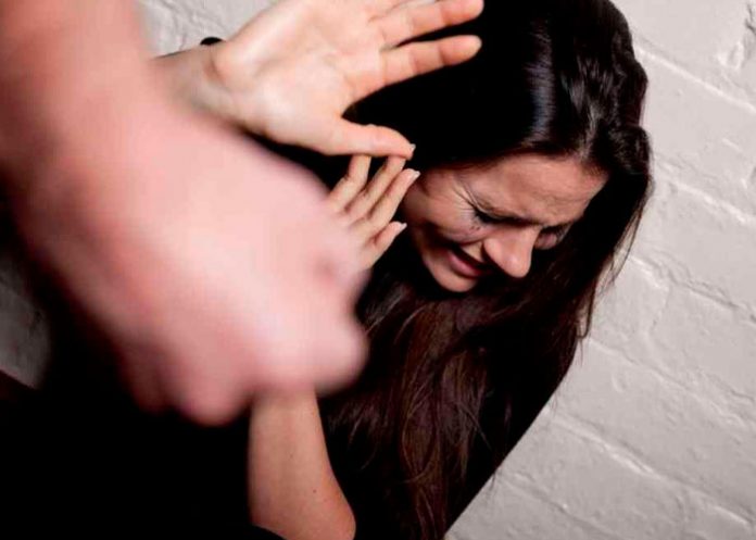 ¡Locura total! Incitan a hombres a 