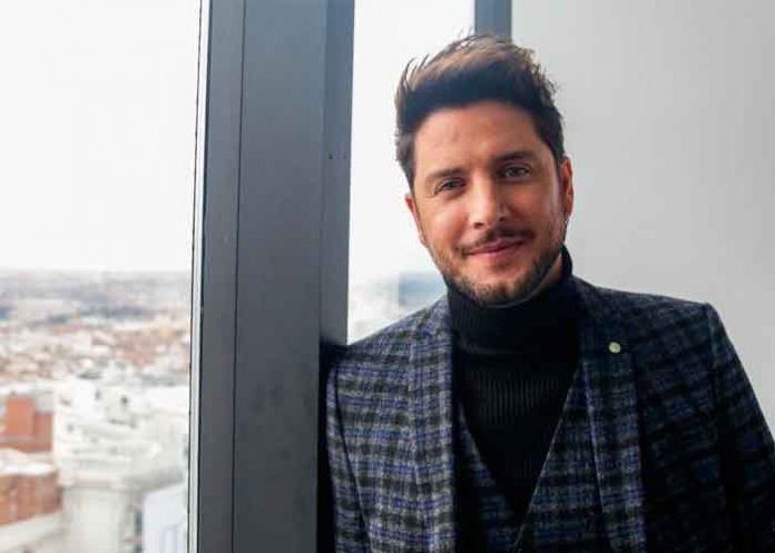 Manuel Carrasco anuncia el estreno de 'Fue'