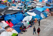 Migrantes son desalojados de campamento en México Migrantes son desalojados de campamento en México