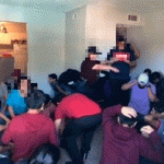 'Coyotes' chocan bus de migrantes tras persecución de agentes en Texas