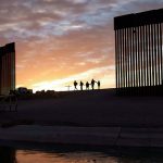 ¡Insólito! Migrantes metidos en una caja como "sardinas" en Texas