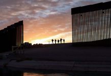 ¡Insólito! Migrantes metidos en una caja como "sardinas" en Texas
