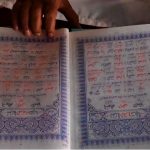 Turba mata a pedradas a hombre por quemar páginas del Corán en Pakistán Turba mata a pedradas a hombre por quemar páginas del Corán en Pakistán