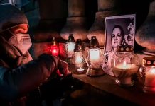 Crueldad: Obligaron a una mujer a llevar un feto muerto en su vientre