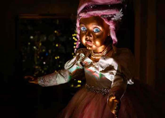 Escalofriante obsesión: Pareja en EE.UU adopta más de 30 muñecas como hijas