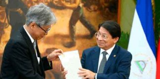 Embajador de Japón presenta copias de estilo a canciller de Nicaragua
