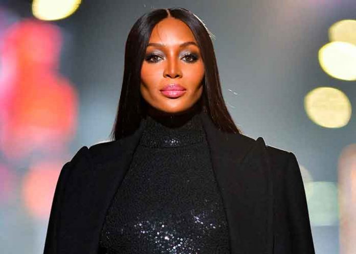 Naomi Campbell posa por primera vez con su hija en la portada de Vogue