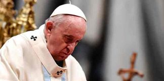 El papa condena mutilación genital de niñas y tráfico de mujeres