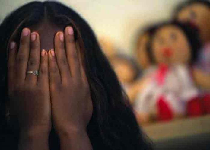 Dan 39 años de cárcel a mexicana que obligó a su hija a prostituirse