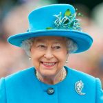 ¿Se lo comprarías a tu mascota? Reina Isabel lanza perfume para perros