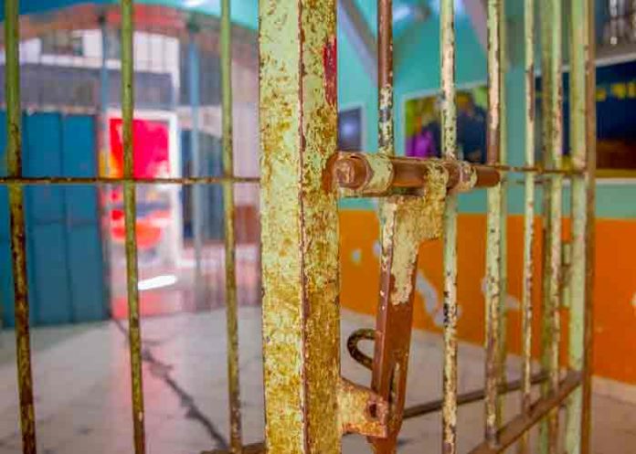 Un reo muere tras nuevos enfrentamientos en cárceles de Ecuador