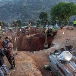 Continuan labores de rescate de niño que cayo a un pozo en Marruecos