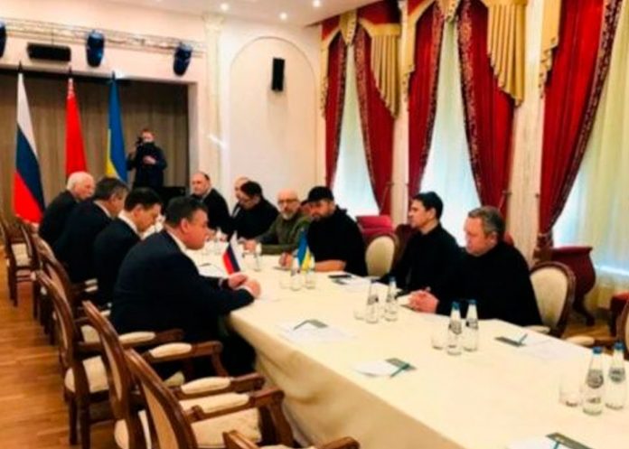 Inicia negociaciones entre Rusia y Ucrania en Bielorrusia