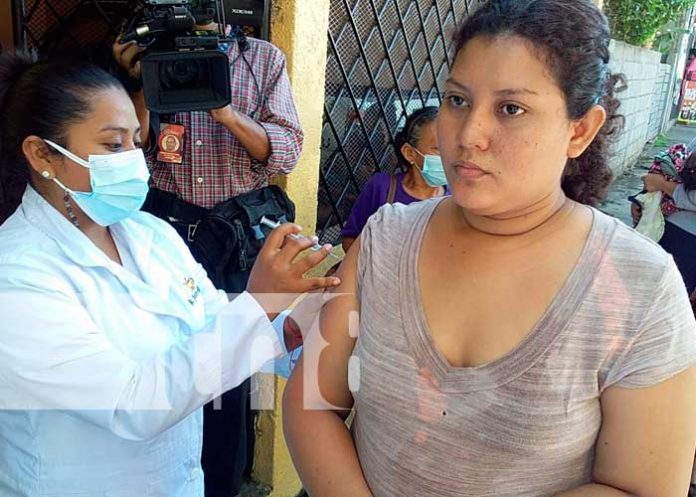 Feria de salud en barrio Tierra Prometida, Managua