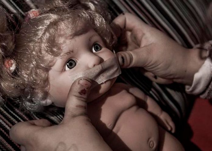 Secuestran a niña de 5 años, la violan y sus papás la matan en Siria