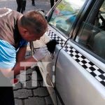 Delincuentes abandonan taxi robado luego de cometer asaltos en Managua Investigación por robo de vehículo taxi en Managua