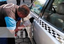 Delincuentes abandonan taxi robado luego de cometer asaltos en Managua Investigación por robo de vehículo taxi en Managua