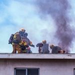 ¡Qué tóxico! Se mete a la casa de su ex pareja y le quema la ropa