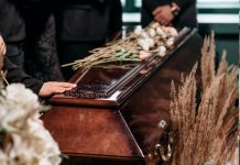 Sin dinero para el funeral, pasó 30 horas con el cuerpo de su mujer Sin dinero para el funeral, pasó 30 horas con el cuerpo de su mujer