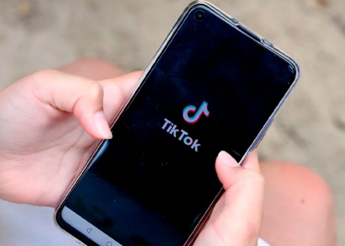 ¡Imprudencia! Se mató mientras graba un tiktok con ametralladora en México