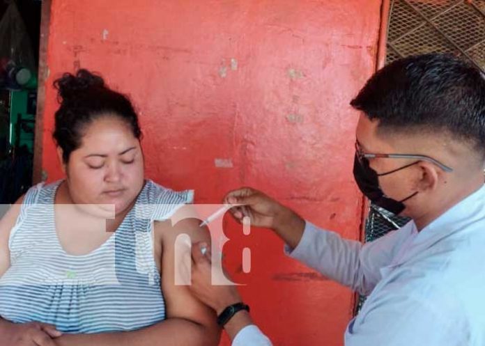 Jornada de vacunación en un barrio de Tipitapa