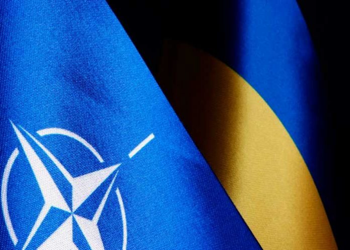 Bandera de Ucrania y de la OTAN