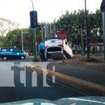Vuelco de vehículo deja considerables daños en Portezuelo, Managua Accidente de tránsito en sector de Portezuelo, Managua